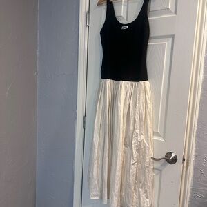 Elegant Black and Cream Maxi Dress